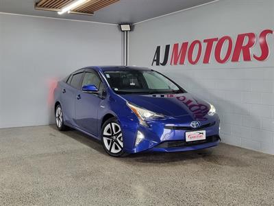 2016 Toyota Prius - Thumbnail