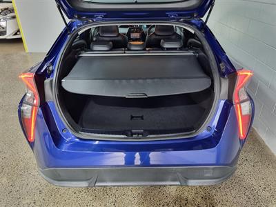 2016 Toyota Prius - Thumbnail