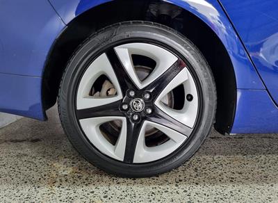 2016 Toyota Prius - Thumbnail