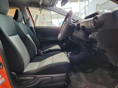 2013 Toyota Aqua - Thumbnail