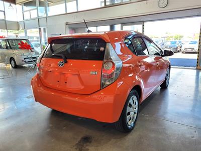 2013 Toyota Aqua - Thumbnail