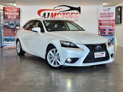 2014 Lexus IS 300h - Thumbnail