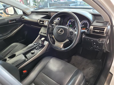 2014 Lexus IS 300h - Thumbnail