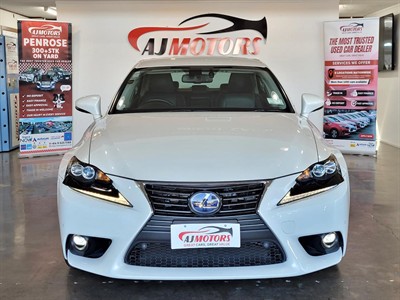 2014 Lexus IS 300h - Thumbnail