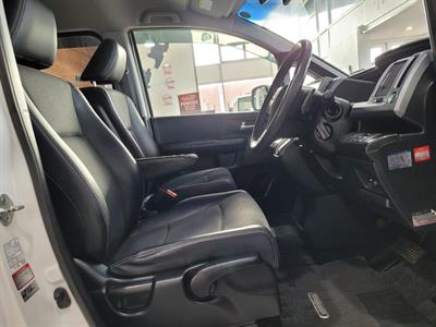 2014 Honda STEPWAGON - Thumbnail