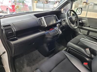 2014 Honda STEPWAGON - Thumbnail