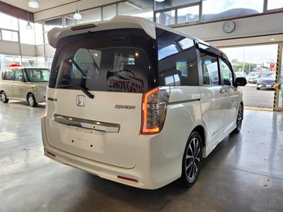 2014 Honda STEPWAGON - Thumbnail