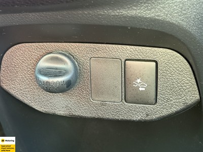 2017 Toyota Vitz - Thumbnail