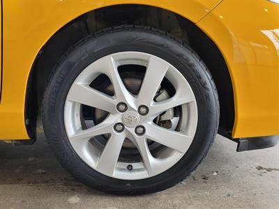 2012 Toyota Aqua - Thumbnail