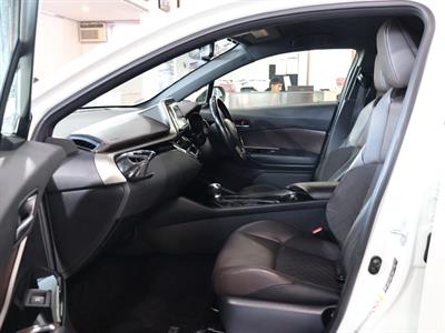2017 Toyota C-HR - Thumbnail