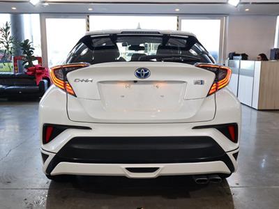 2017 Toyota C-HR - Thumbnail