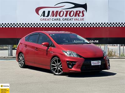 2014 Toyota Prius - Thumbnail