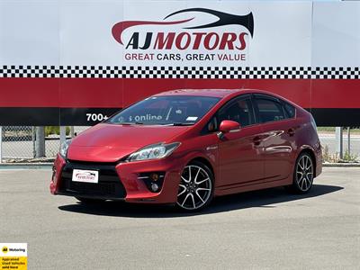 2014 Toyota Prius - Thumbnail