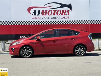 2014 Toyota Prius - Thumbnail