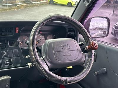 2004 Toyota Hiace - Thumbnail