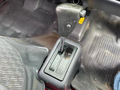 2004 Toyota Hiace - Thumbnail