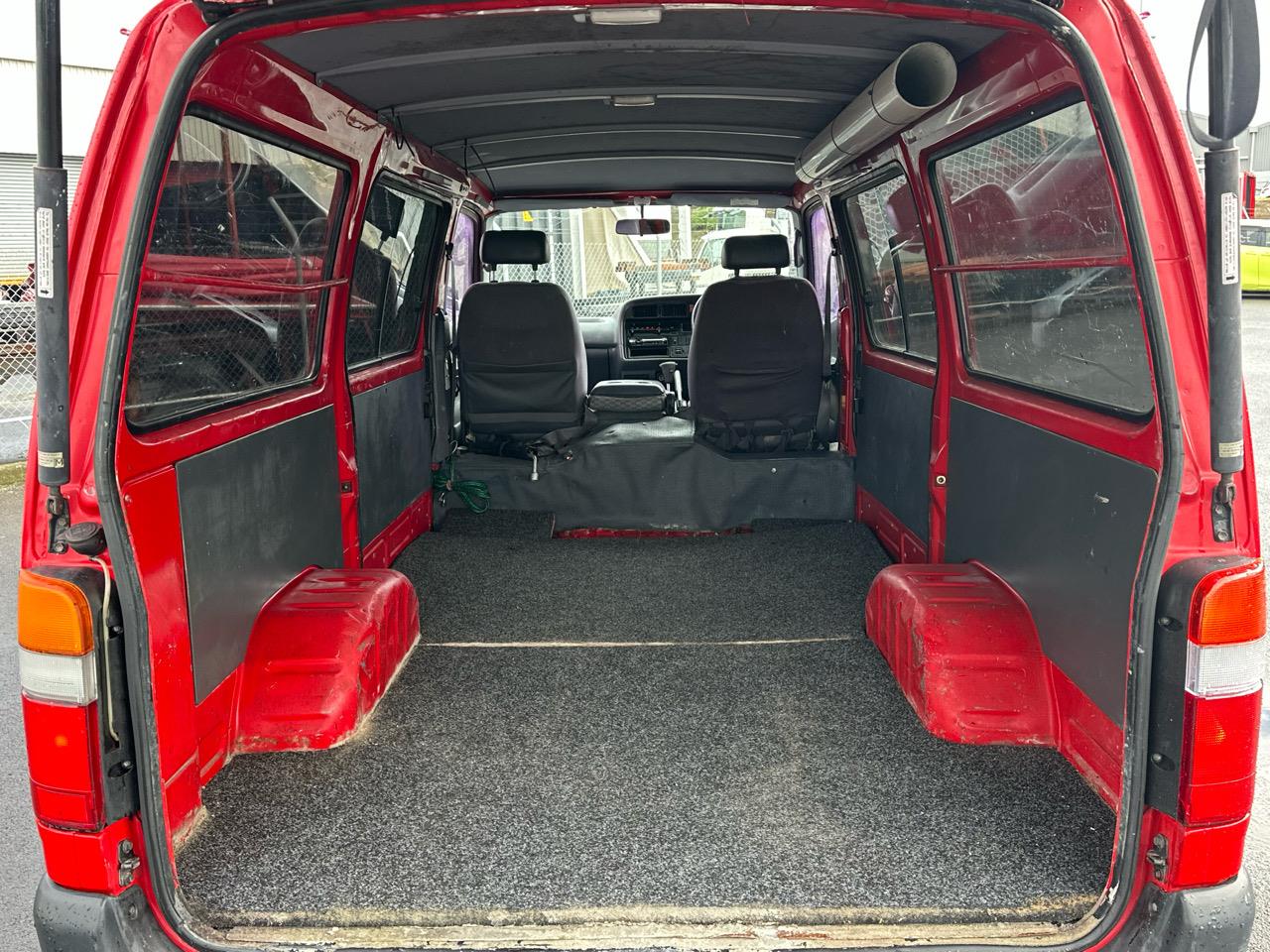 2004 Toyota Hiace