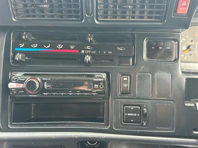 2004 Toyota Hiace - Thumbnail