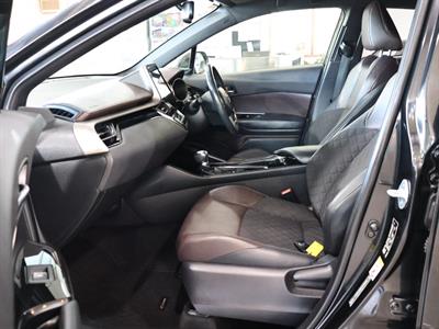 2017 Toyota C-HR - Thumbnail