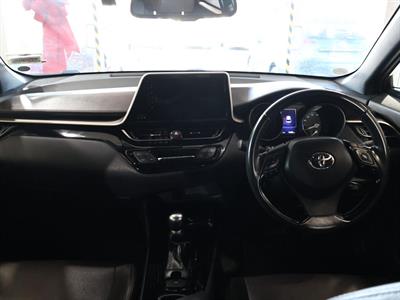2017 Toyota C-HR - Thumbnail