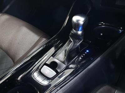 2017 Toyota C-HR - Thumbnail