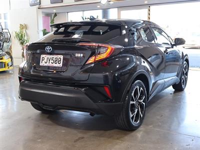 2017 Toyota C-HR - Thumbnail
