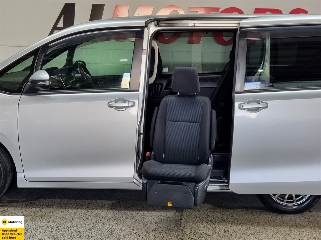 2014 Toyota Voxy