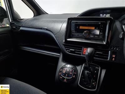 2014 Toyota Voxy - Thumbnail