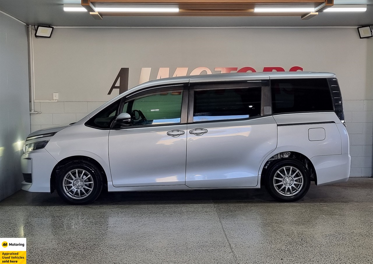 2014 Toyota Voxy
