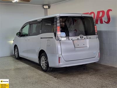 2014 Toyota Voxy - Thumbnail