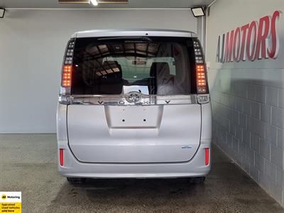 2014 Toyota Voxy - Thumbnail