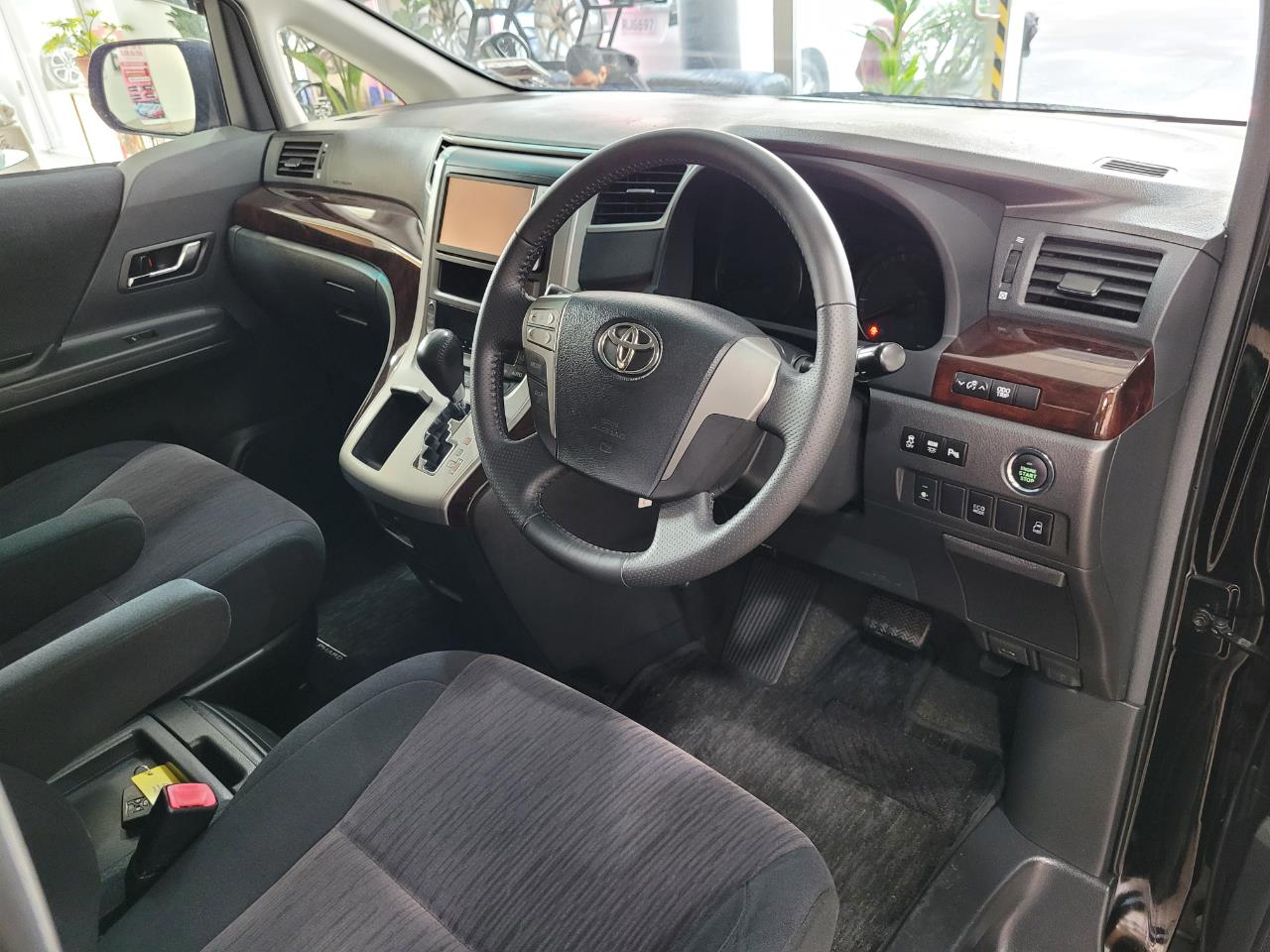 2012 Toyota Alphard