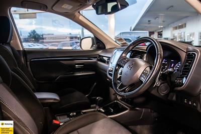 2020 Mitsubishi Outlander - Thumbnail