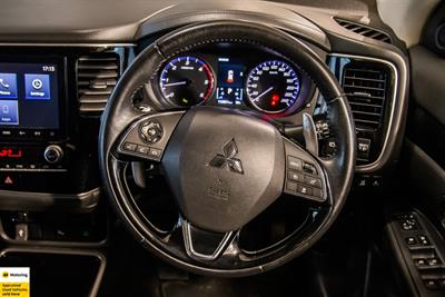 2020 Mitsubishi Outlander - Thumbnail