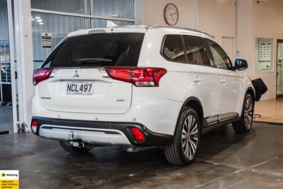 2020 Mitsubishi Outlander - Thumbnail
