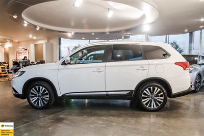 2020 Mitsubishi Outlander - Thumbnail