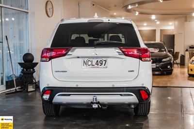 2020 Mitsubishi Outlander - Thumbnail