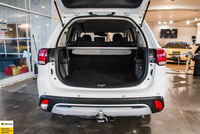 2020 Mitsubishi Outlander - Thumbnail
