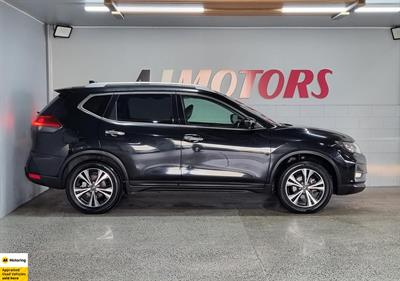 2017 Nissan X-Trail - Thumbnail