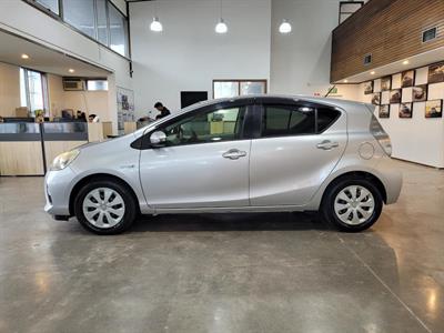 2012 Toyota Aqua - Thumbnail