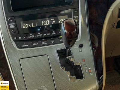 2012 Toyota Alphard - Thumbnail