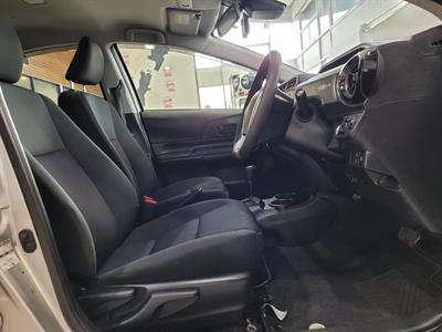 2016 Toyota Aqua - Thumbnail
