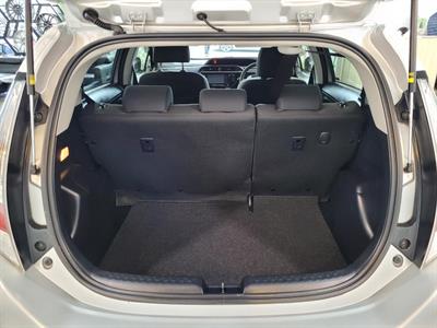 2016 Toyota Aqua - Thumbnail