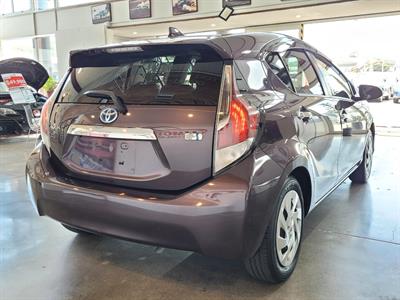 2016 Toyota Aqua - Thumbnail