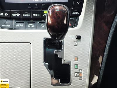 2012 Toyota Vellfire - Thumbnail