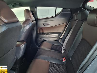 2017 Toyota C-HR - Thumbnail