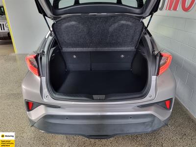 2017 Toyota C-HR - Thumbnail