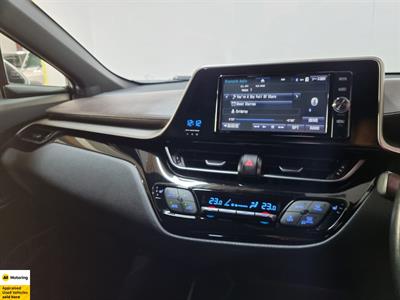 2017 Toyota C-HR - Thumbnail