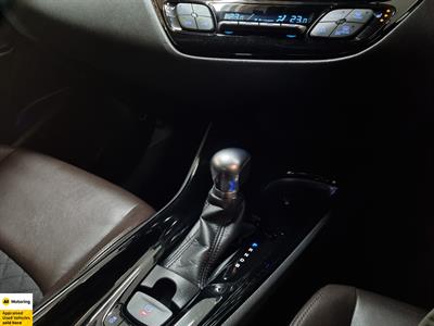 2017 Toyota C-HR - Thumbnail