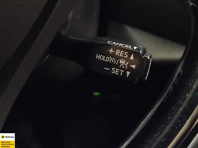 2017 Toyota C-HR - Thumbnail